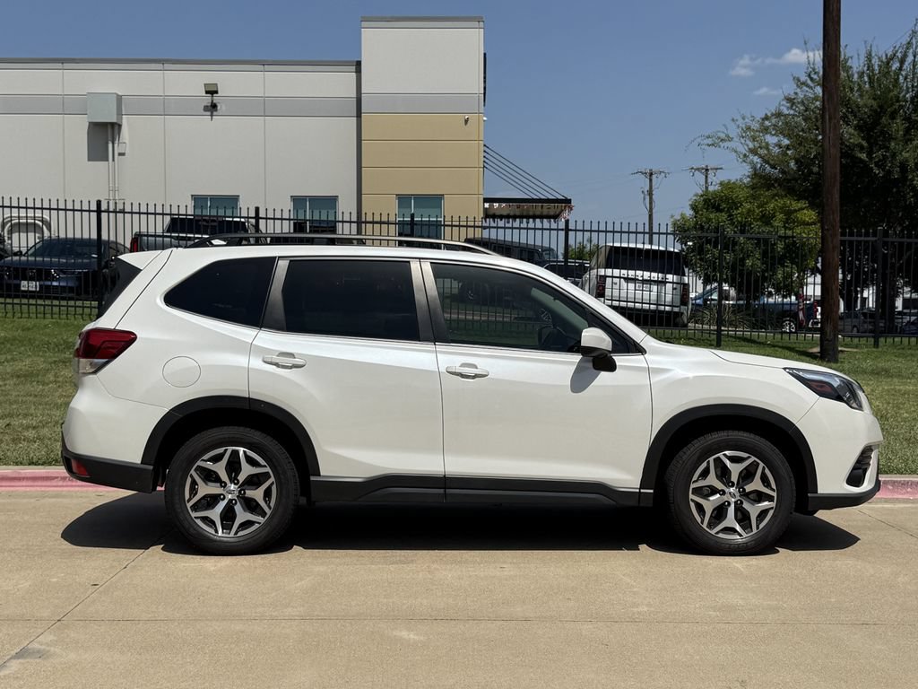Used 2023 Subaru Forester Premium AWD/4WD image 3