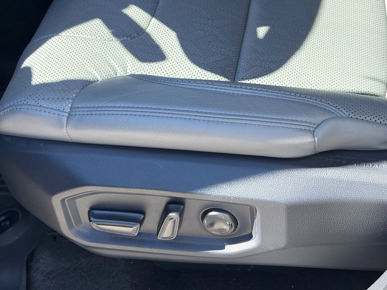 Used 2022 Toyota Tundra Limited w/ TRD Off-Road Package AWD/4WD image 5