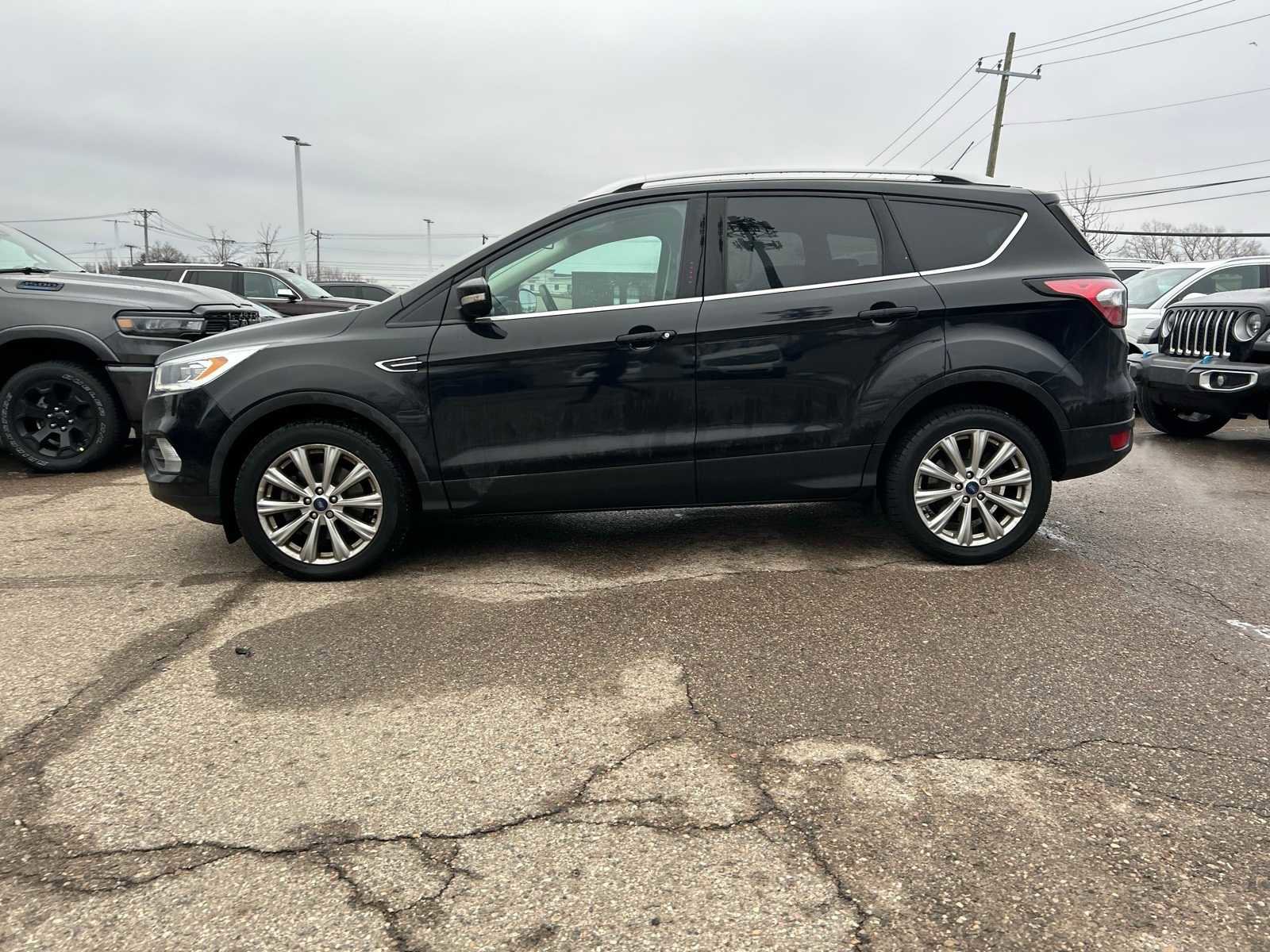 Used 2018 Ford Escape Titanium w/ Ford Safe & Smart Package image 26
