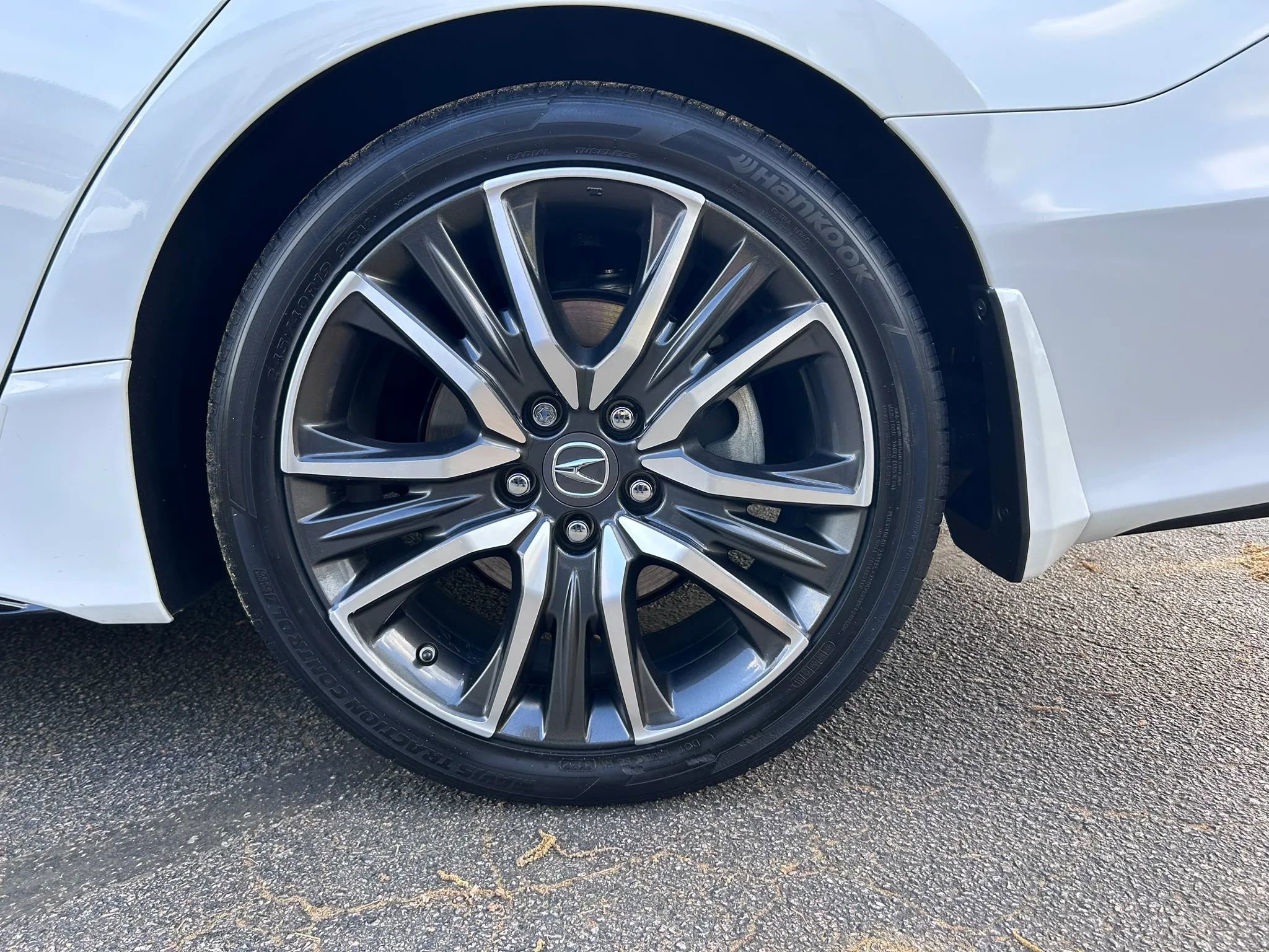 Used 2020 Acura RLX Sport Hybrid w/ Advance Pkg image 17