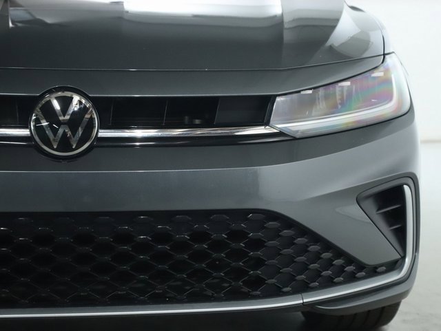 Used 2025 Volkswagen Jetta SE w/ Black Wheel Package image 7