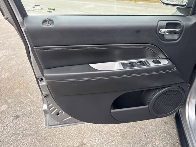 Used 2017 Jeep Compass Latitude image 14