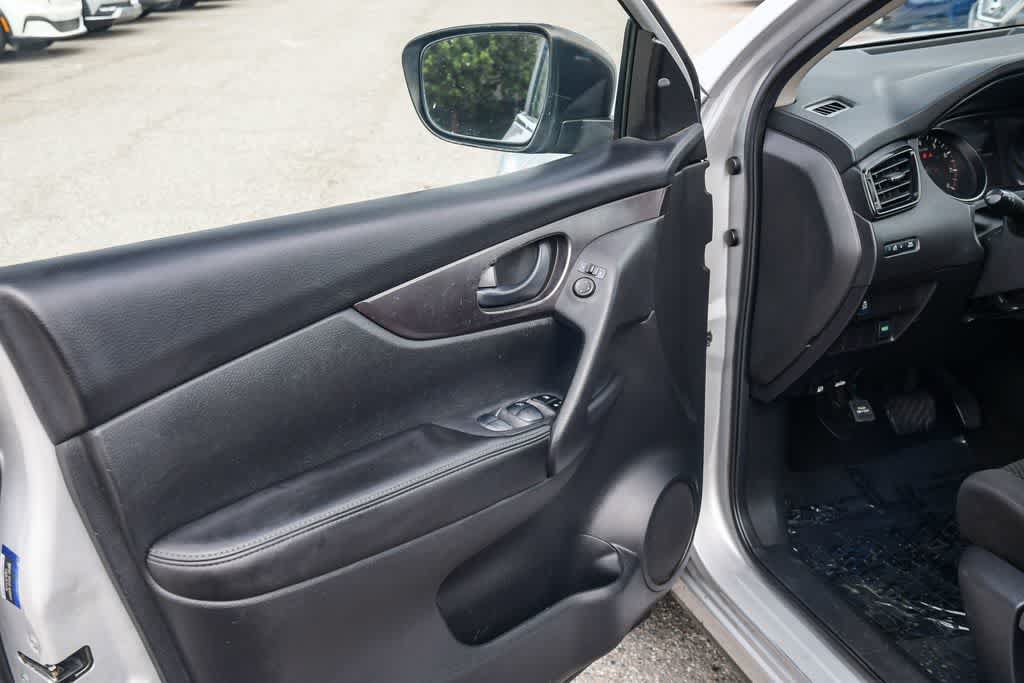 Used 2019 Nissan Rogue Sport S w/ Appearance Package FWD image 24