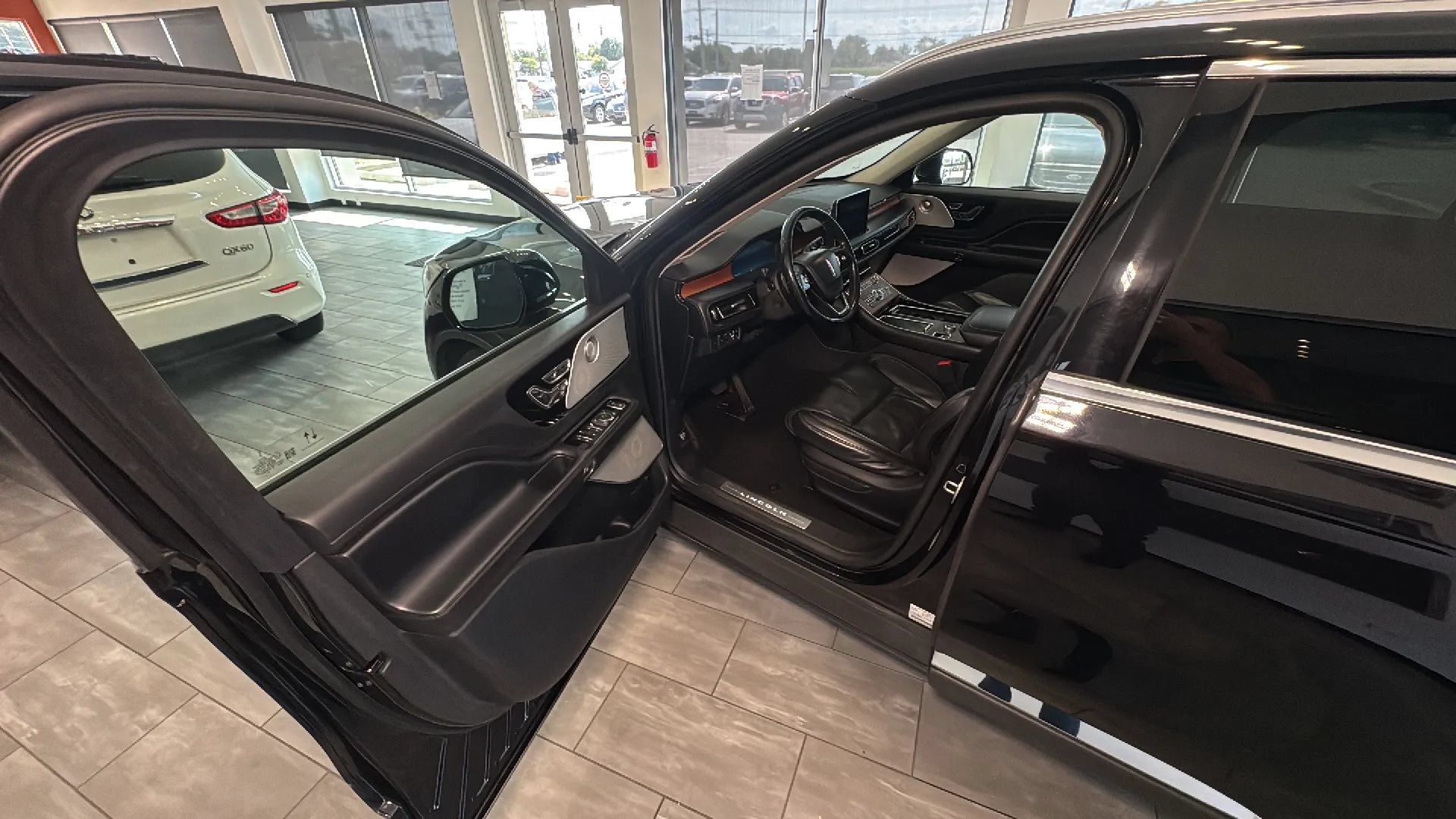 Used 2020 Lincoln Aviator Reserve w/ Equipment Group 202A AWD/4WD image 17