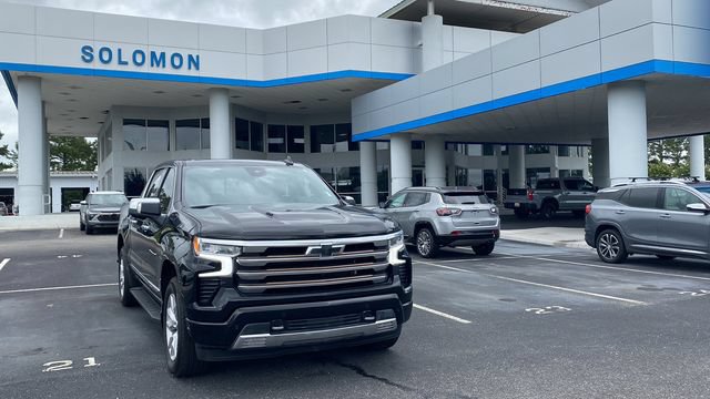 Used 2022 Chevrolet Silverado 1500 High Country w/ Technology Package
