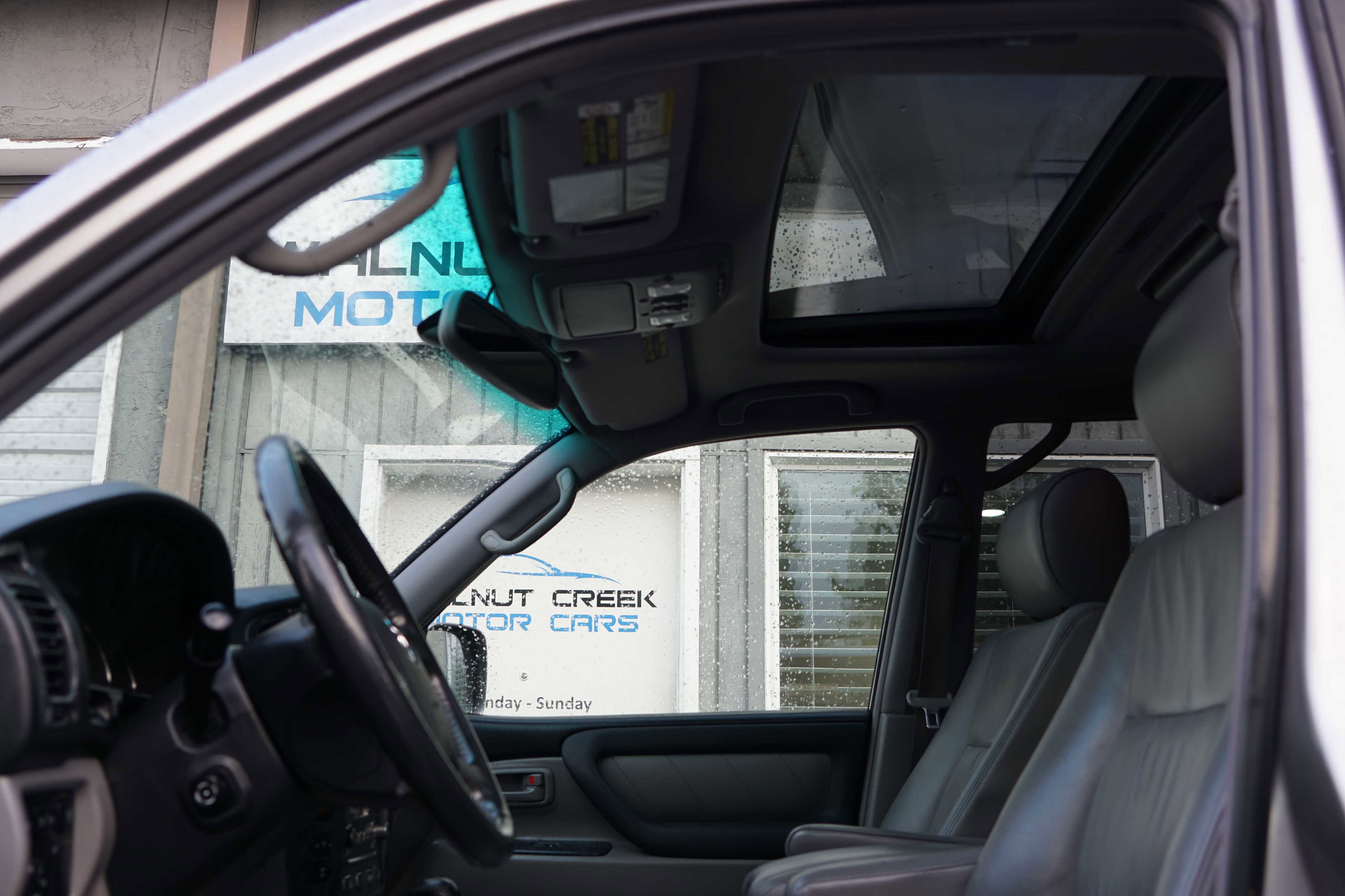 Used 2004 Toyota Land Cruiser image 40