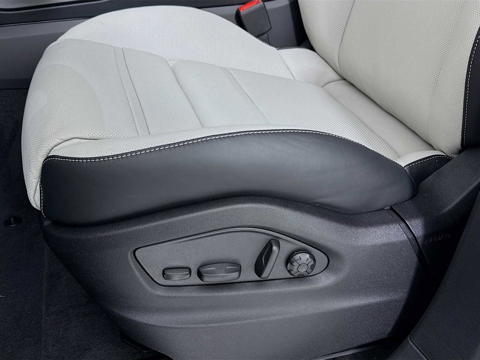 New 2026 Porsche Cayenne Coupe image 13