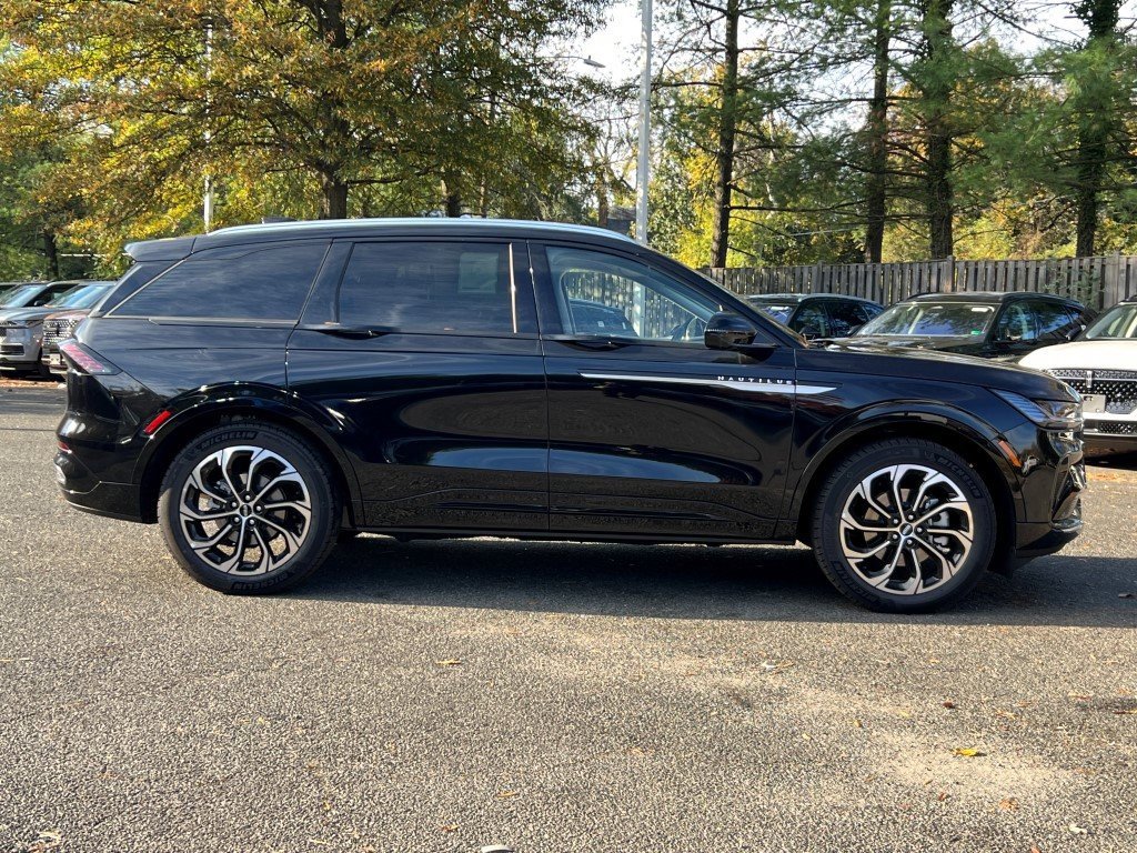 New 2026 Lincoln Nautilus Reserve image 3