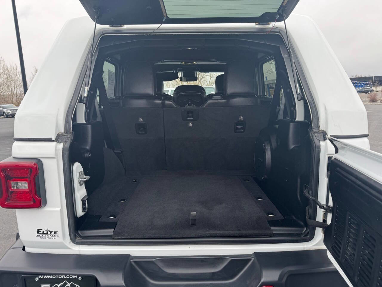 Used 2021 Jeep Wrangler Unlimited Sahara w/ Uconnect 4C Nav & Sound Group AWD/4WD image 8