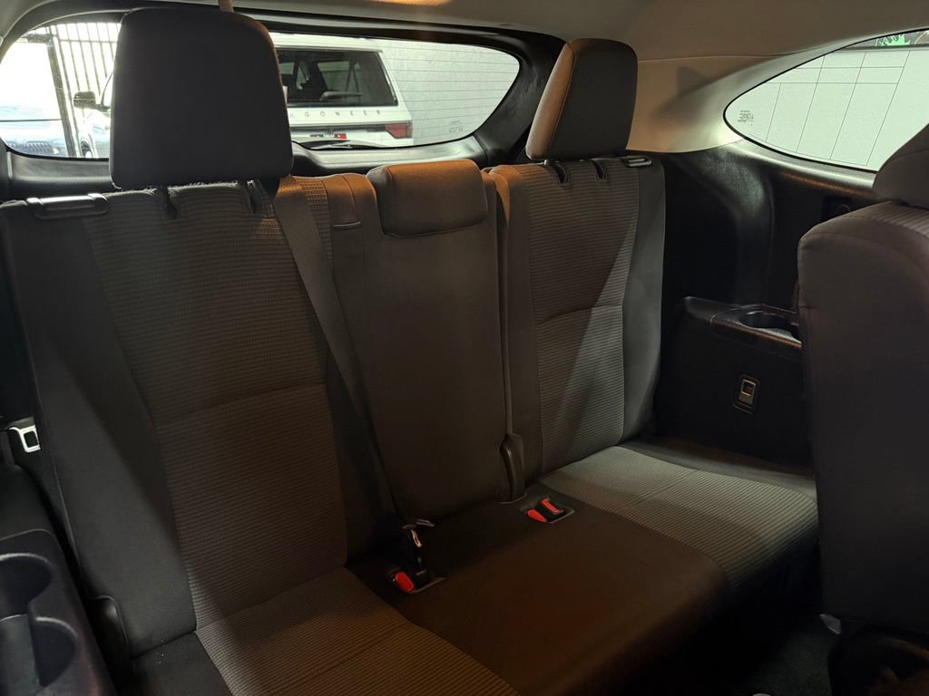 Used 2020 Toyota Highlander LE FWD image 44