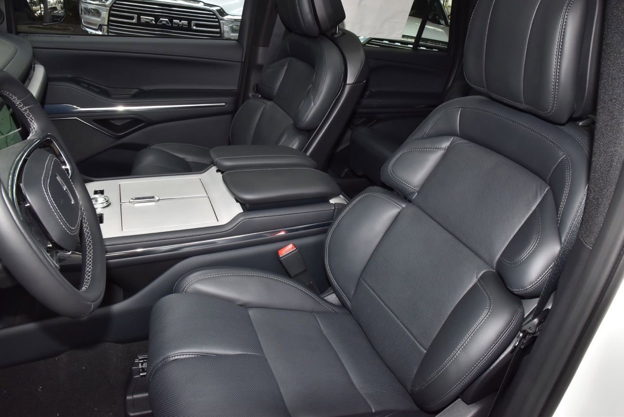 New 2026 Lincoln Navigator L Reserve w/ Jet Appearance Package AWD/4WD image 35