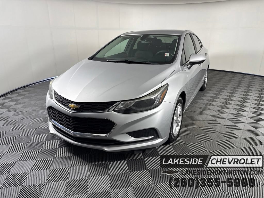 Used 2017 Chevrolet Cruze LT w/ LT Convenience Package FWD image 1