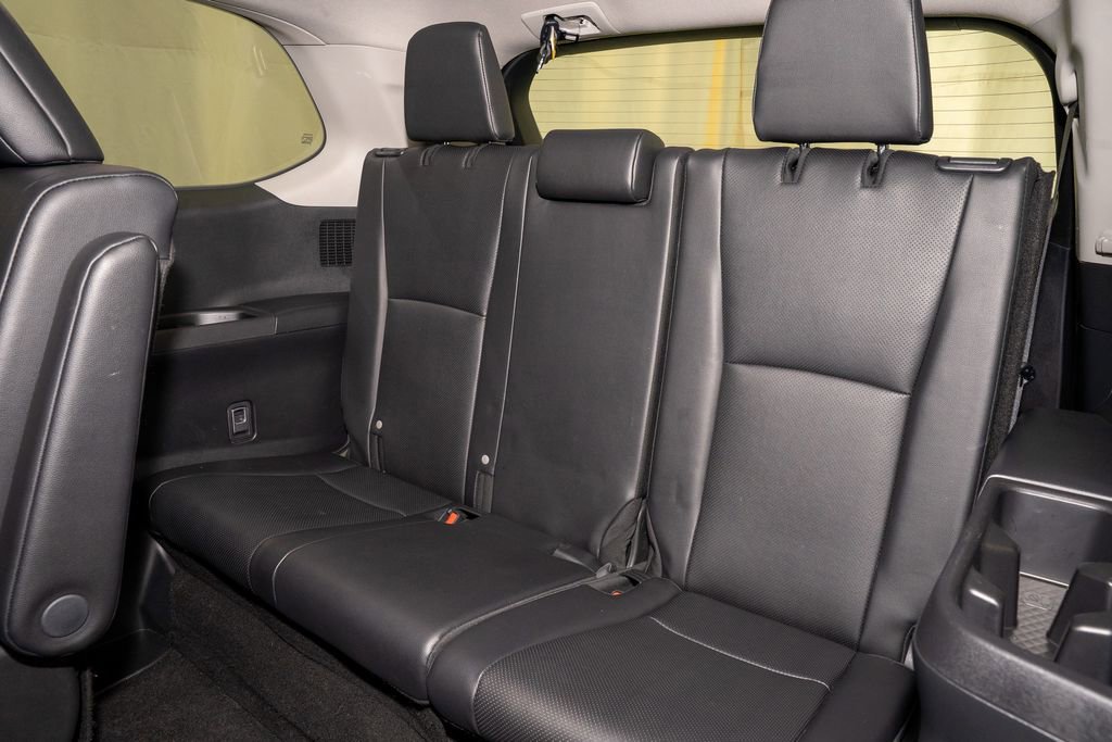 Certified 2025 Toyota Grand Highlander FWD image 11