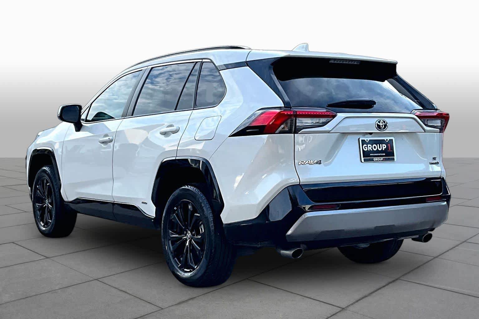 Used 2022 Toyota RAV4 SE AWD/4WD image 12