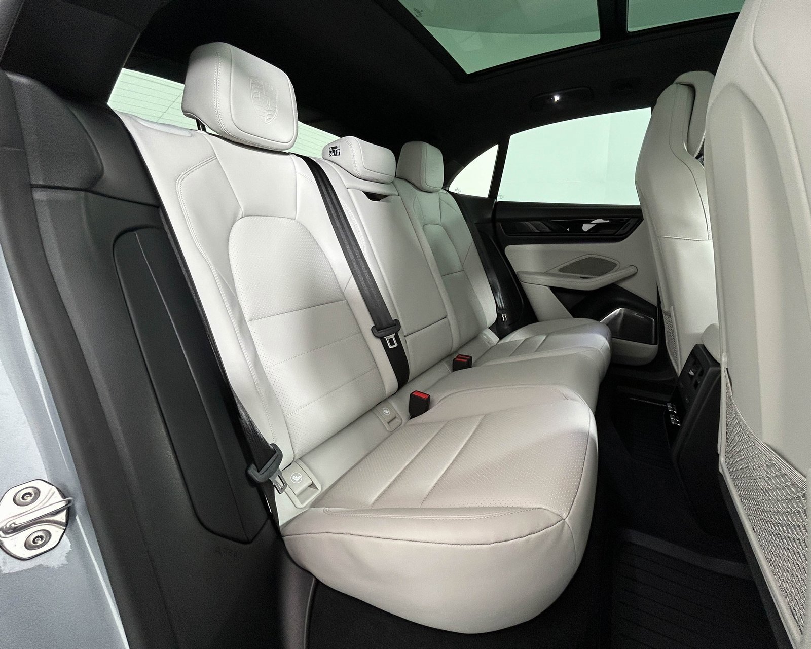 Used 2025 Porsche Macan 4S Electric image 30