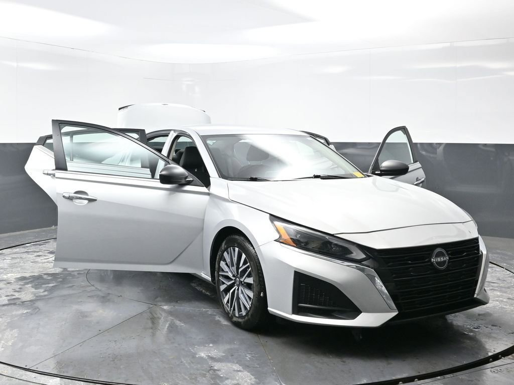 Used 2024 Nissan Altima 2.5 SV FWD image 51