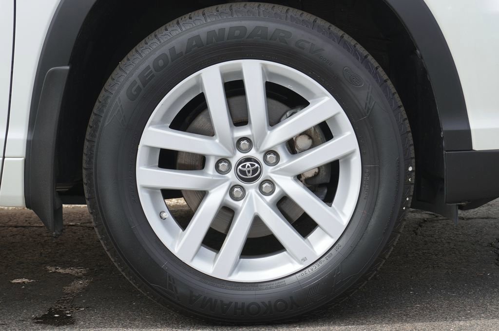 Used 2016 Toyota Highlander LE image 8