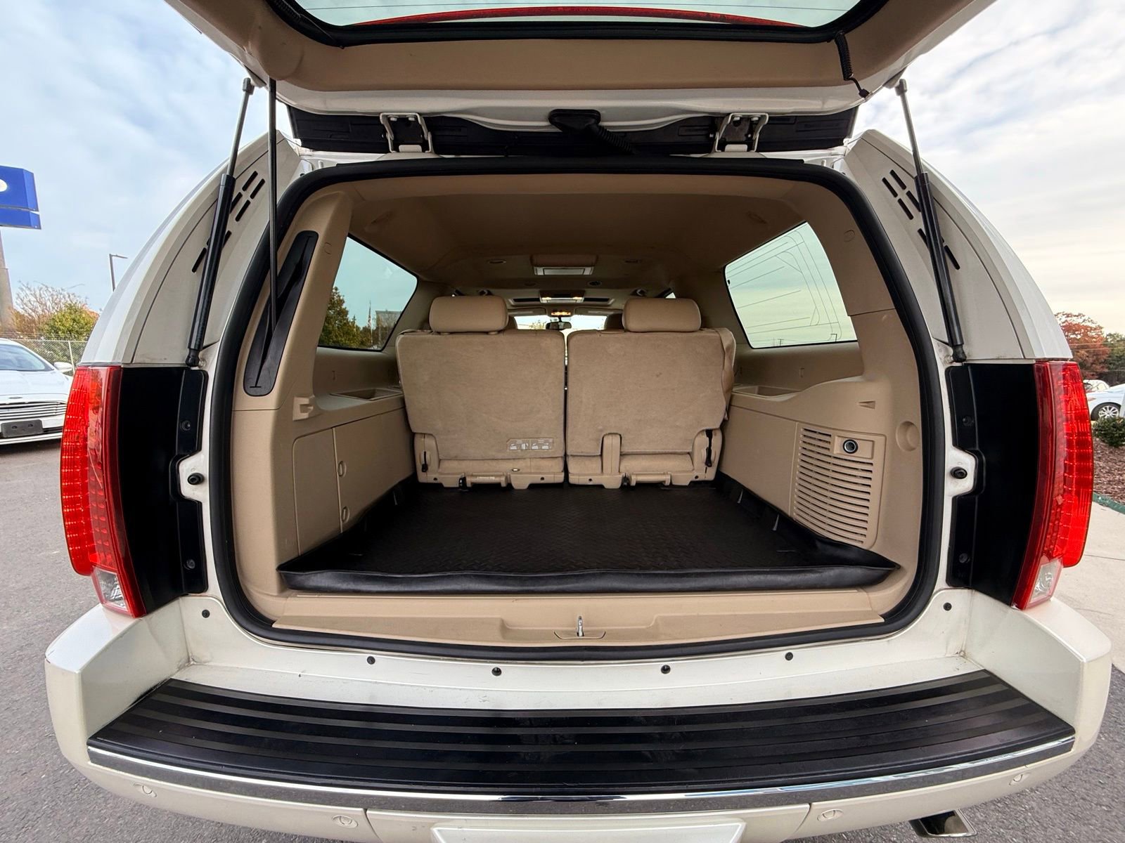 Used 2012 Cadillac Escalade ESV Luxury image 50