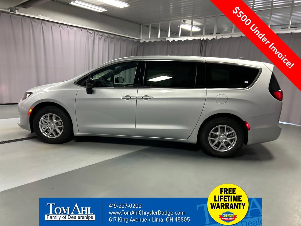 New 2026 Chrysler Voyager LX image 4