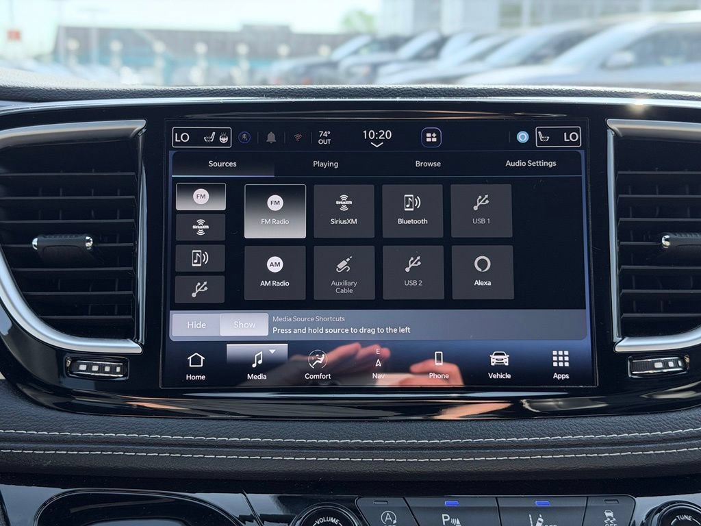Used 2025 Chrysler Pacifica Limited FWD image 50