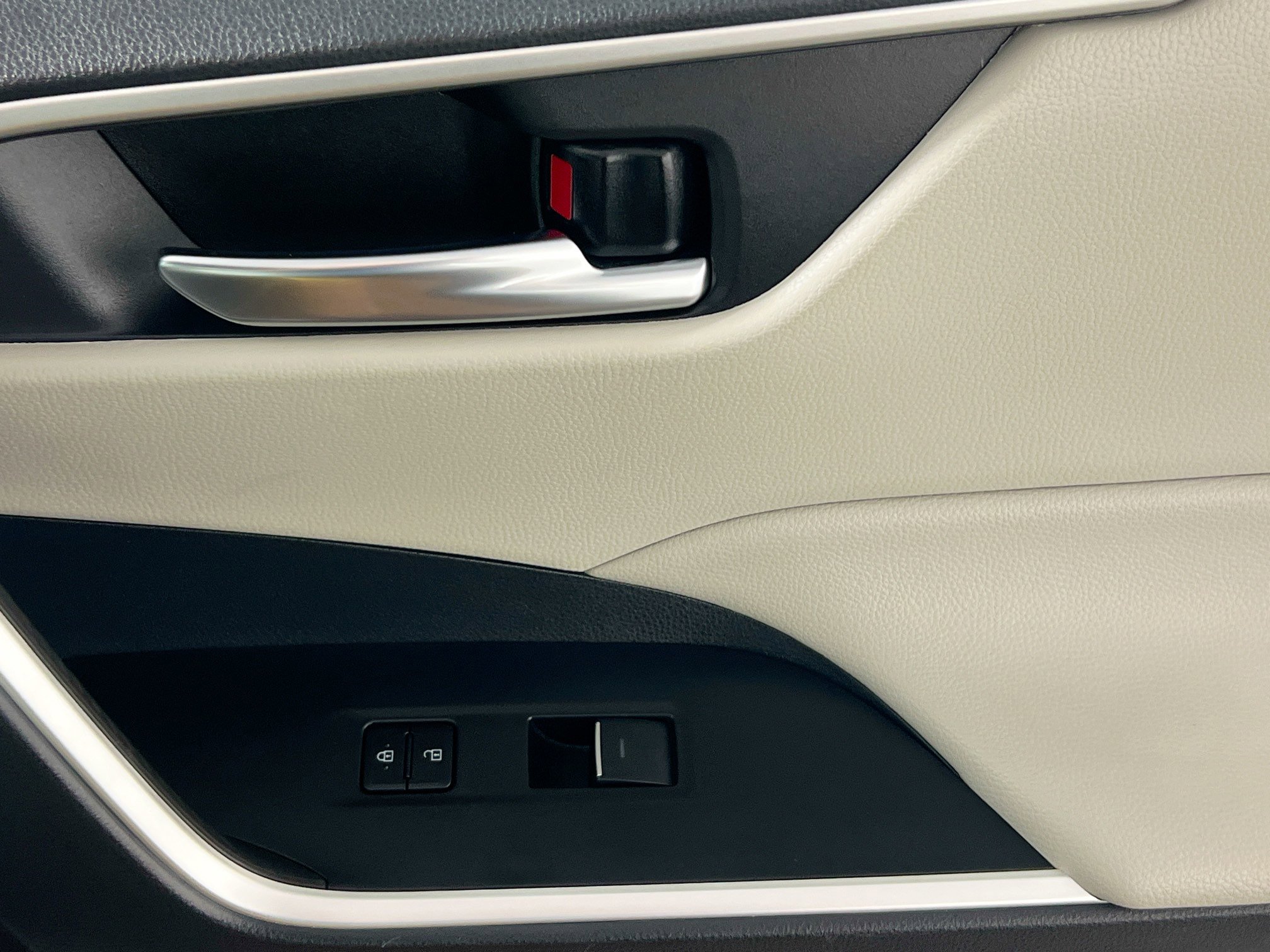 Used 2024 Toyota RAV4 XLE Premium image 32