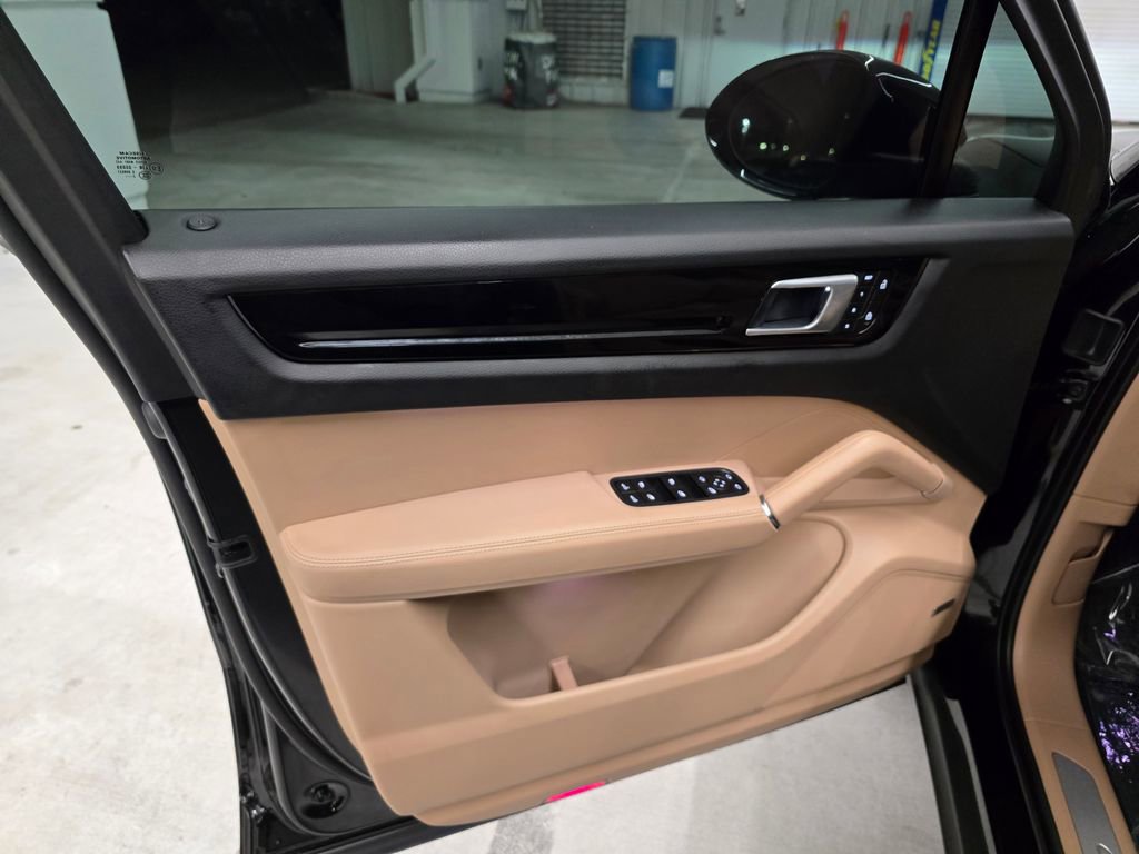 Used 2023 Porsche Cayenne image 14