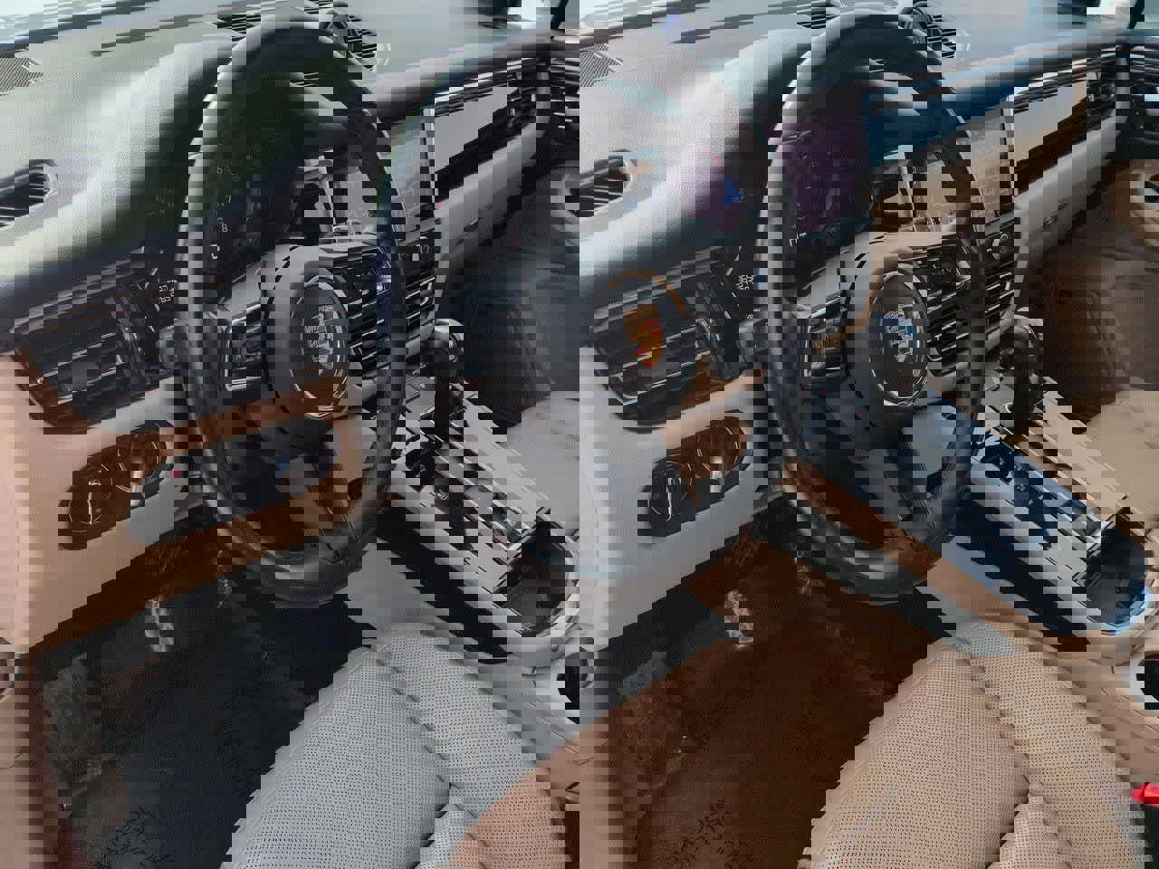 Used 2023 Porsche Macan Turbo image 2