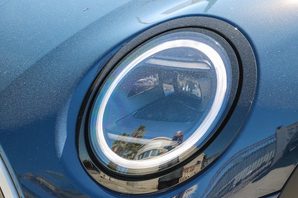 Used 2025 MINI Cooper 2-Door Hardtop image 3