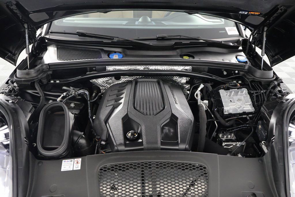 Used 2024 Porsche Macan AWD/4WD image 14