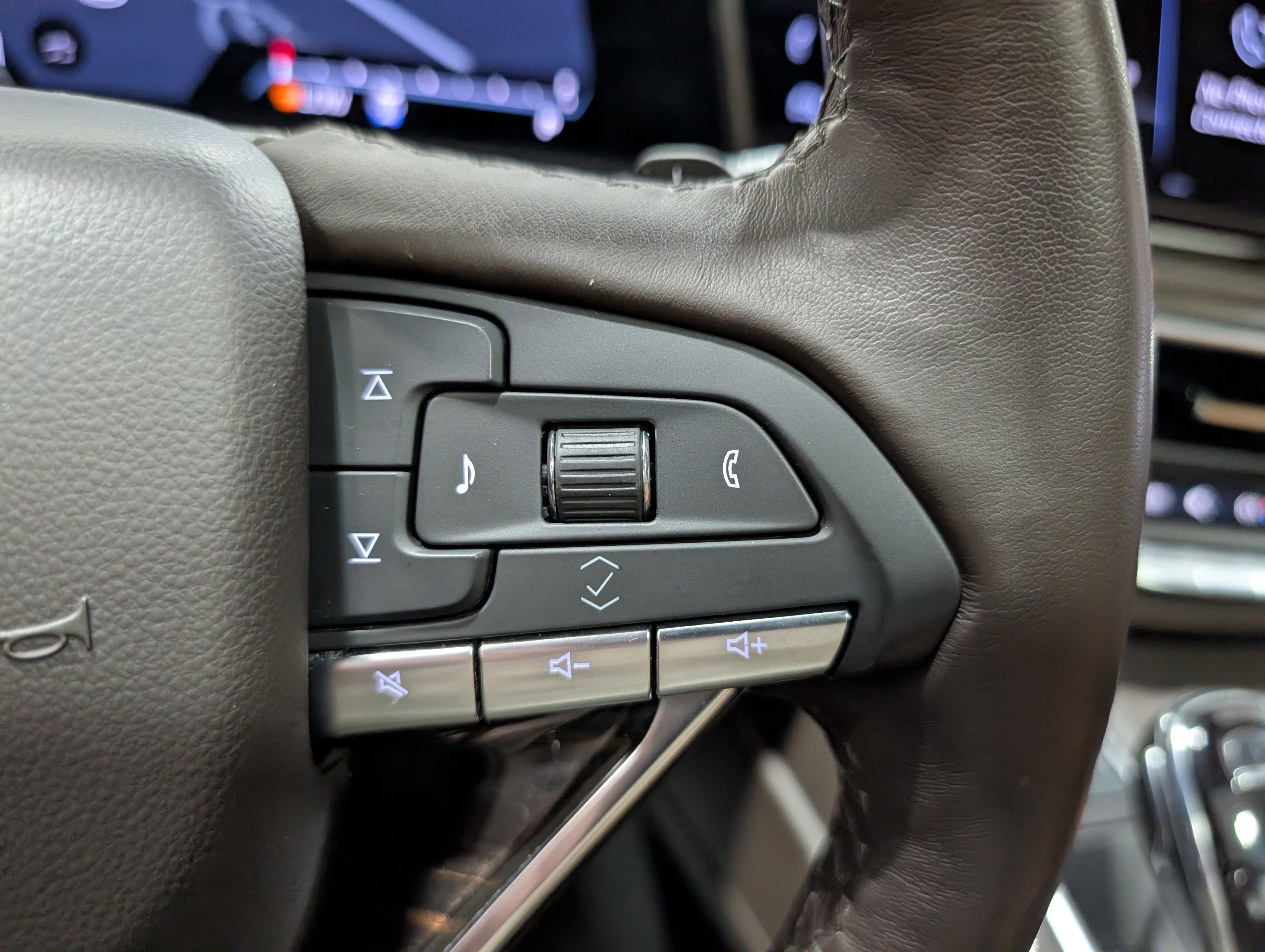Used 2023 Cadillac Escalade Sport w/ LPO, ONYX Package AWD/4WD image 29
