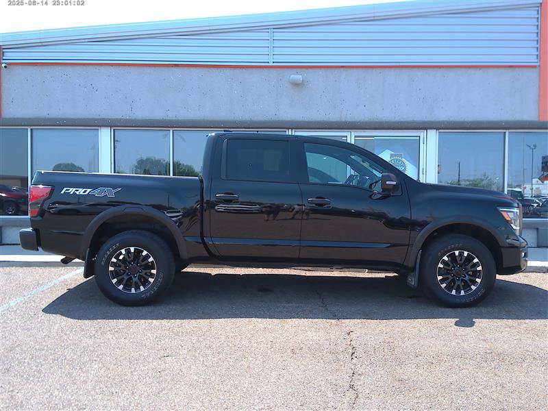 Used 2022 Nissan Titan PRO-4X w/ Pro-4x Convenience Package AWD/4WD image 5