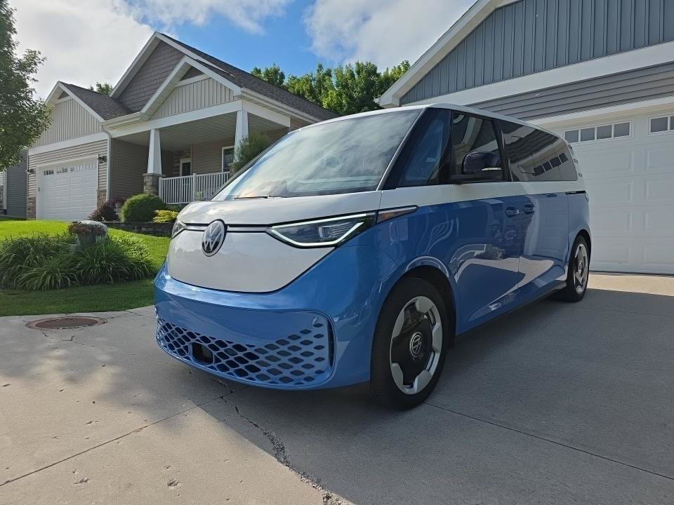 Used 2025 Volkswagen ID. Buzz Pro S RWD image 2