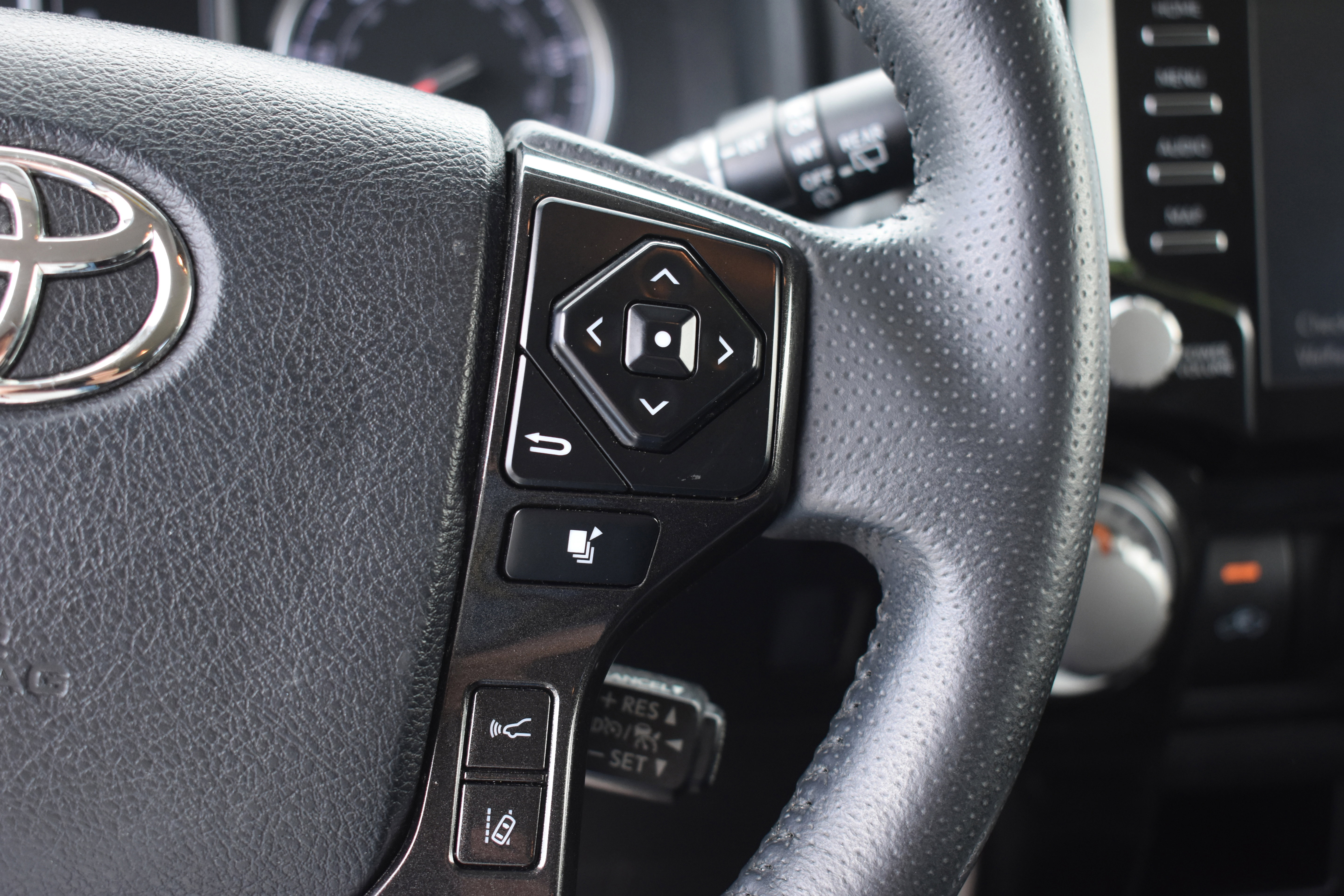 Used 2022 Toyota 4Runner TRD Off-Road Premium AWD/4WD image 14