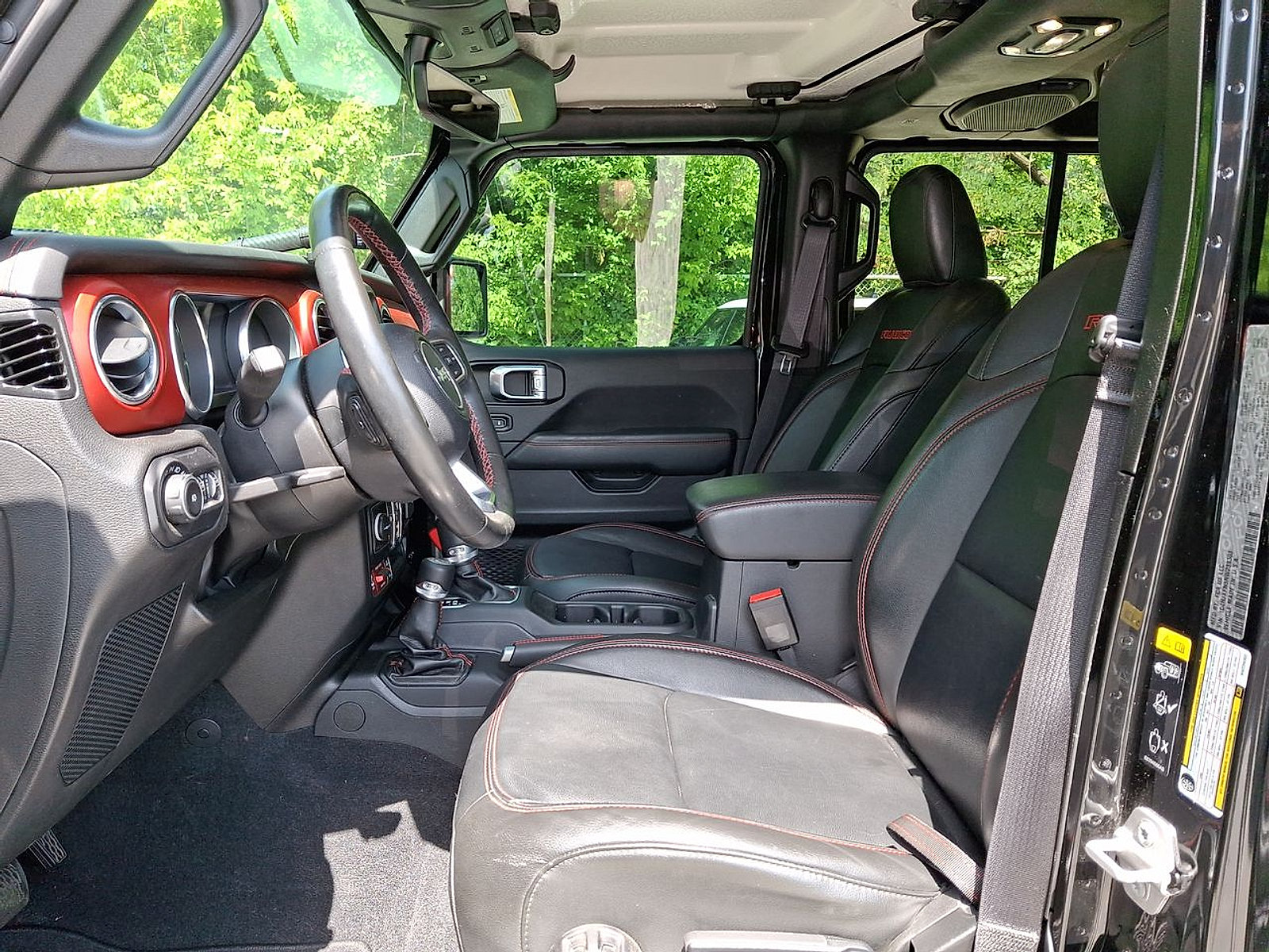 Used 2022 Jeep Wrangler Unlimited Rubicon w/ LED Lighting Group AWD/4WD image 17
