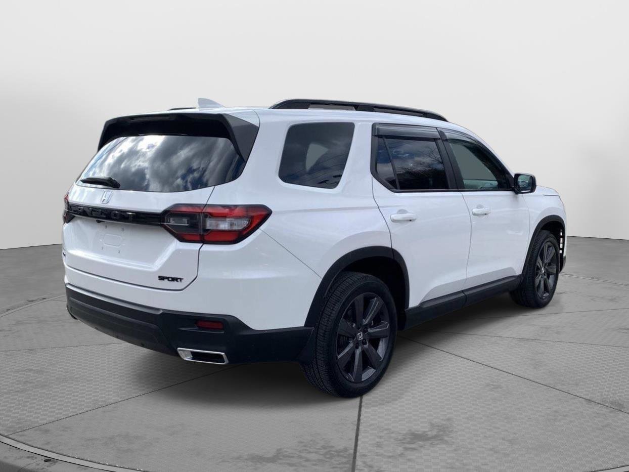 Used 2023 Honda Pilot Sport image 3