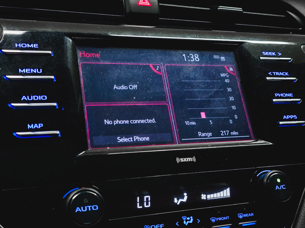 Used 2020 Toyota Camry SE FWD image 26