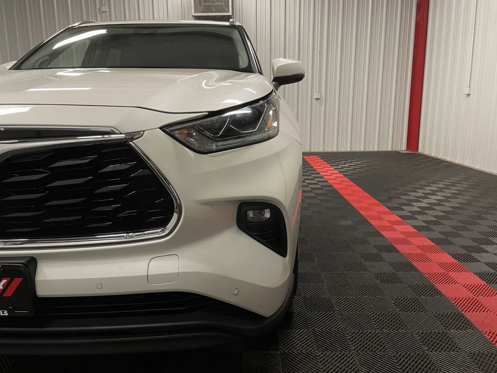 Used 2020 Toyota Highlander Limited image 9