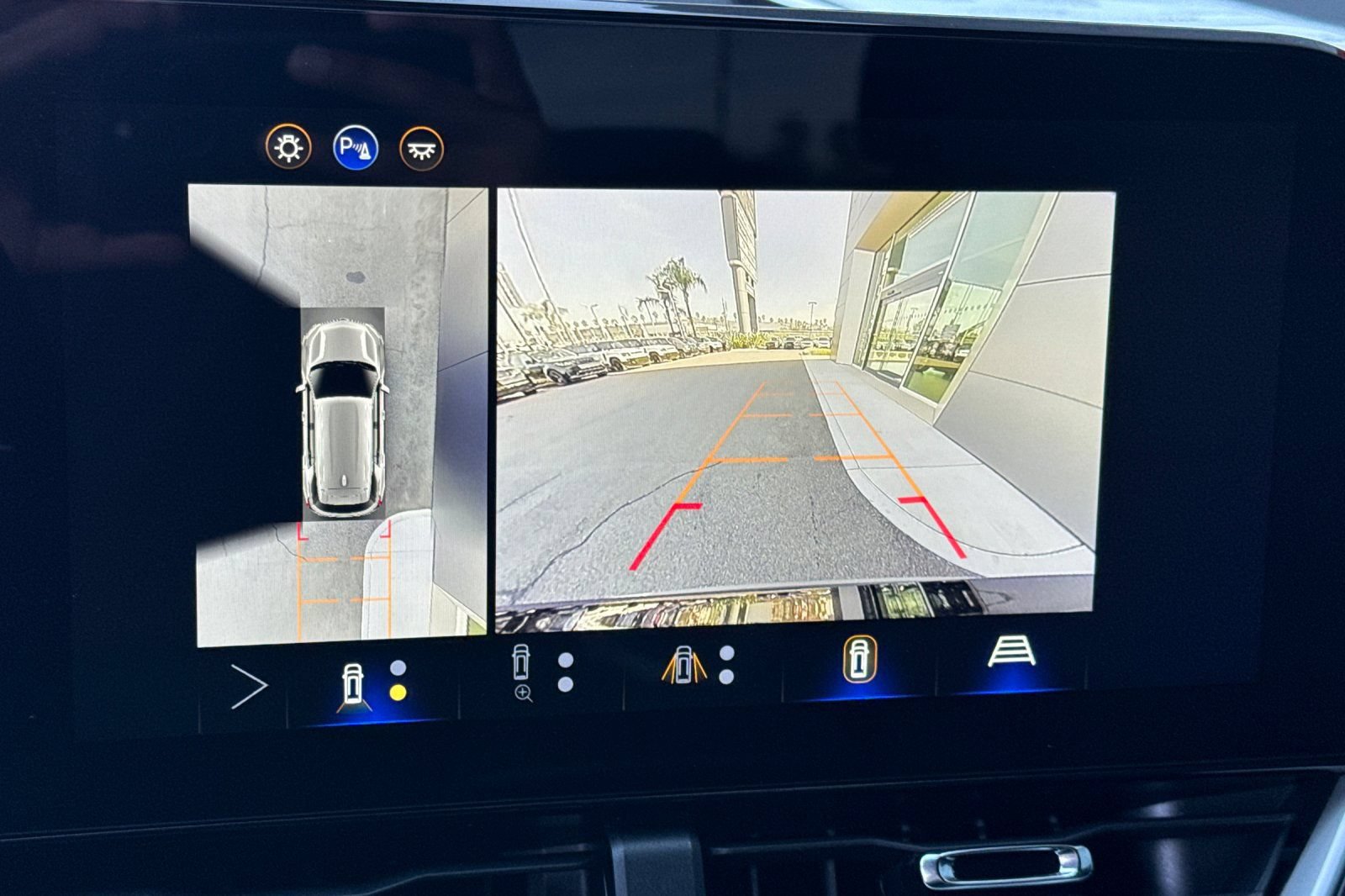 Used 2025 Chevrolet Equinox LT w/ Safety and Technology Package AWD/4WD image 22