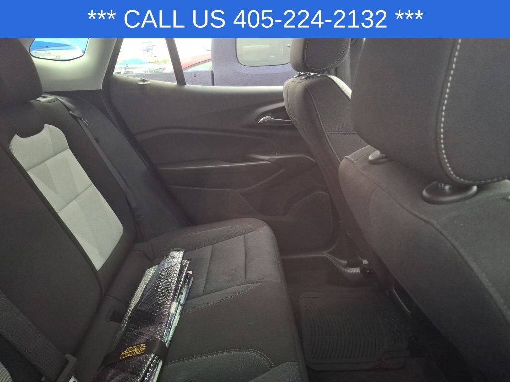 Used 2025 Chevrolet Trax LS w/ Driver Confidence Package FWD image 17