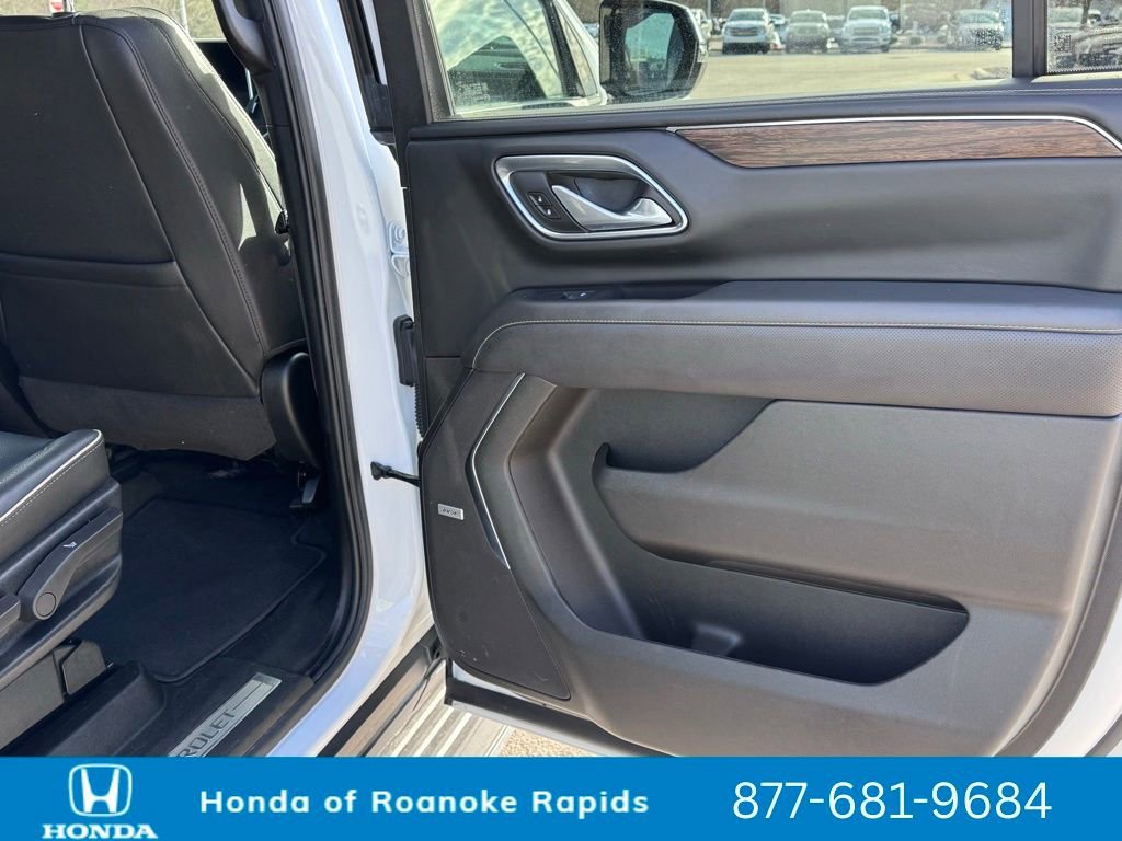 Used 2024 Chevrolet Suburban Premier image 27