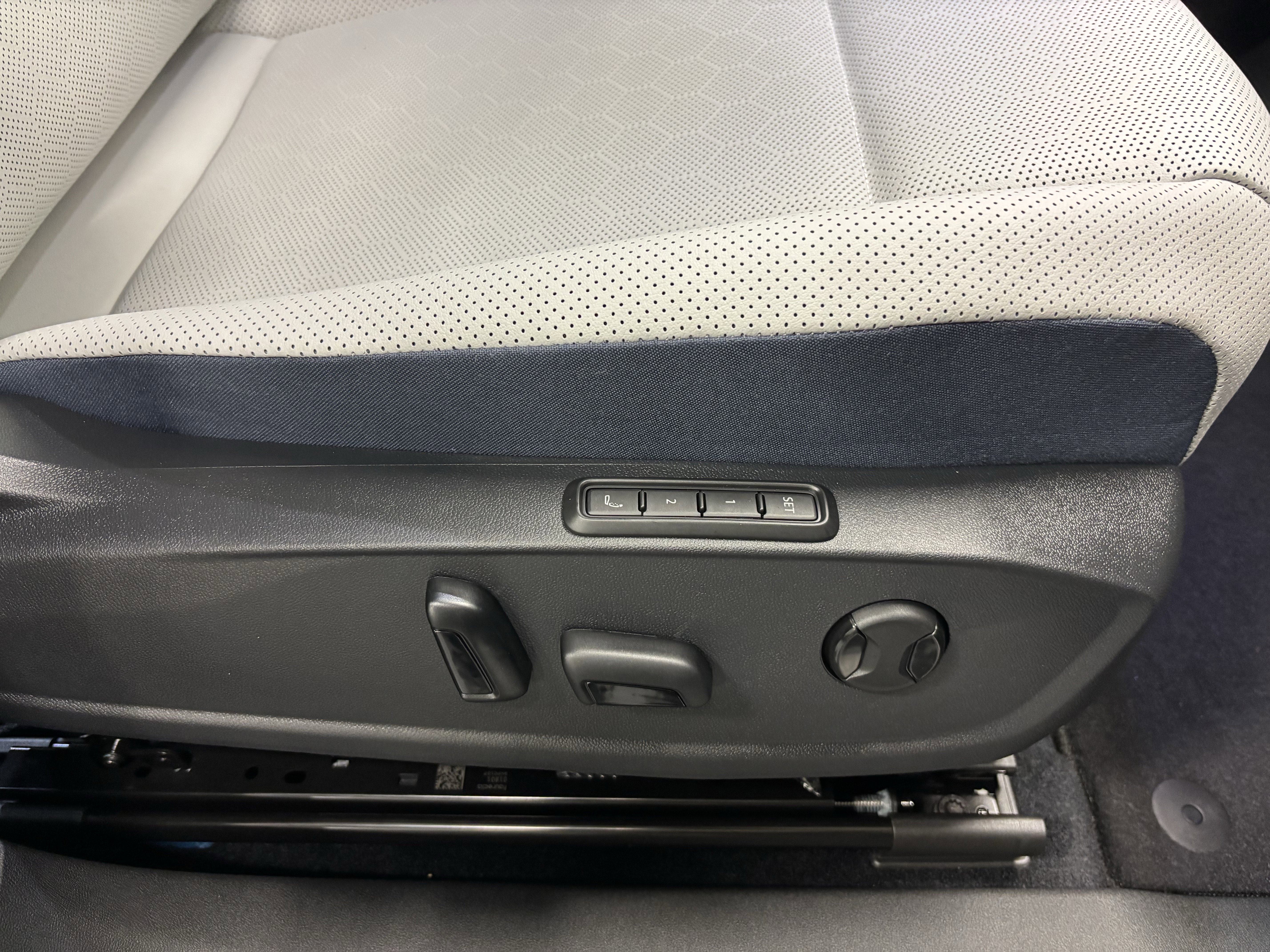 New 2025 Volkswagen ID.4 Pro S AWD/4WD image 12