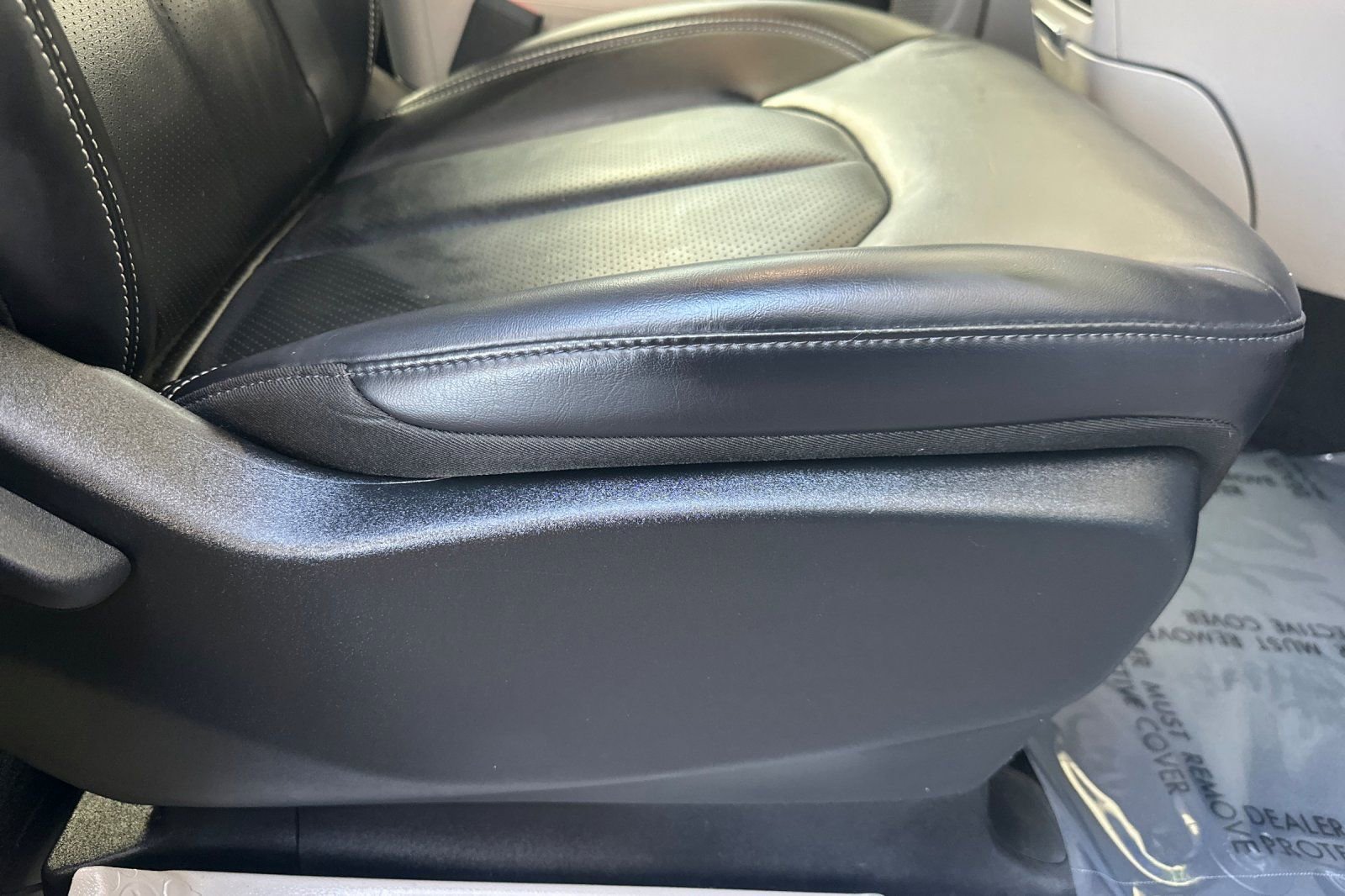 Used 2023 Chrysler Pacifica Touring-L image 24