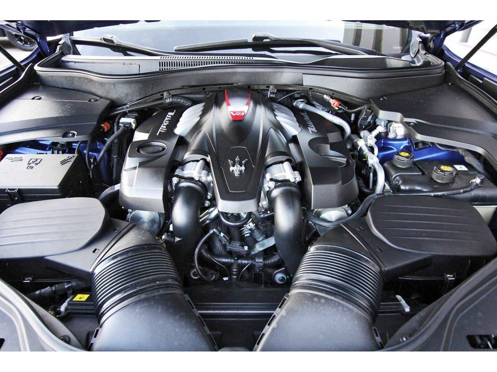 Used 2022 Maserati Levante Modena S AWD/4WD image 31
