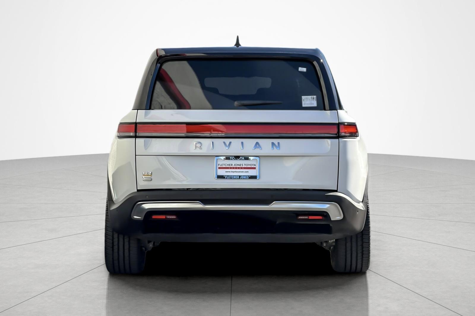 Used 2024 Rivian R1S Adventure image 4