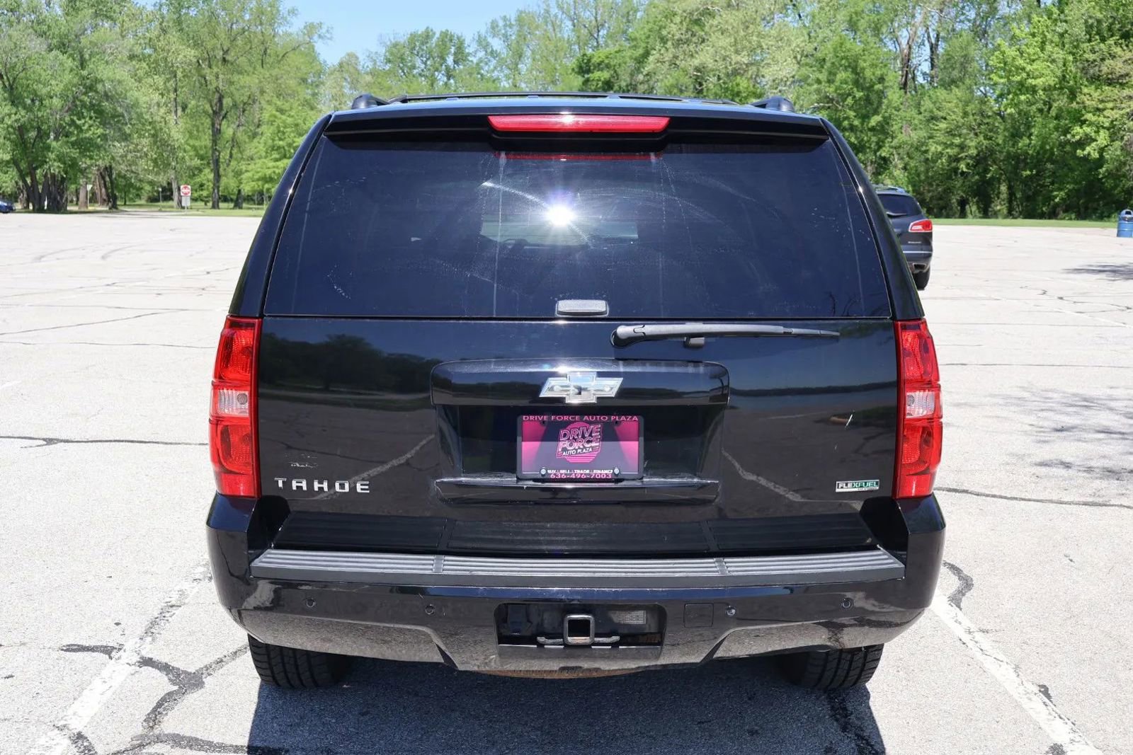 Used 2010 Chevrolet Tahoe LT w/ Luxury Package AWD/4WD image 6