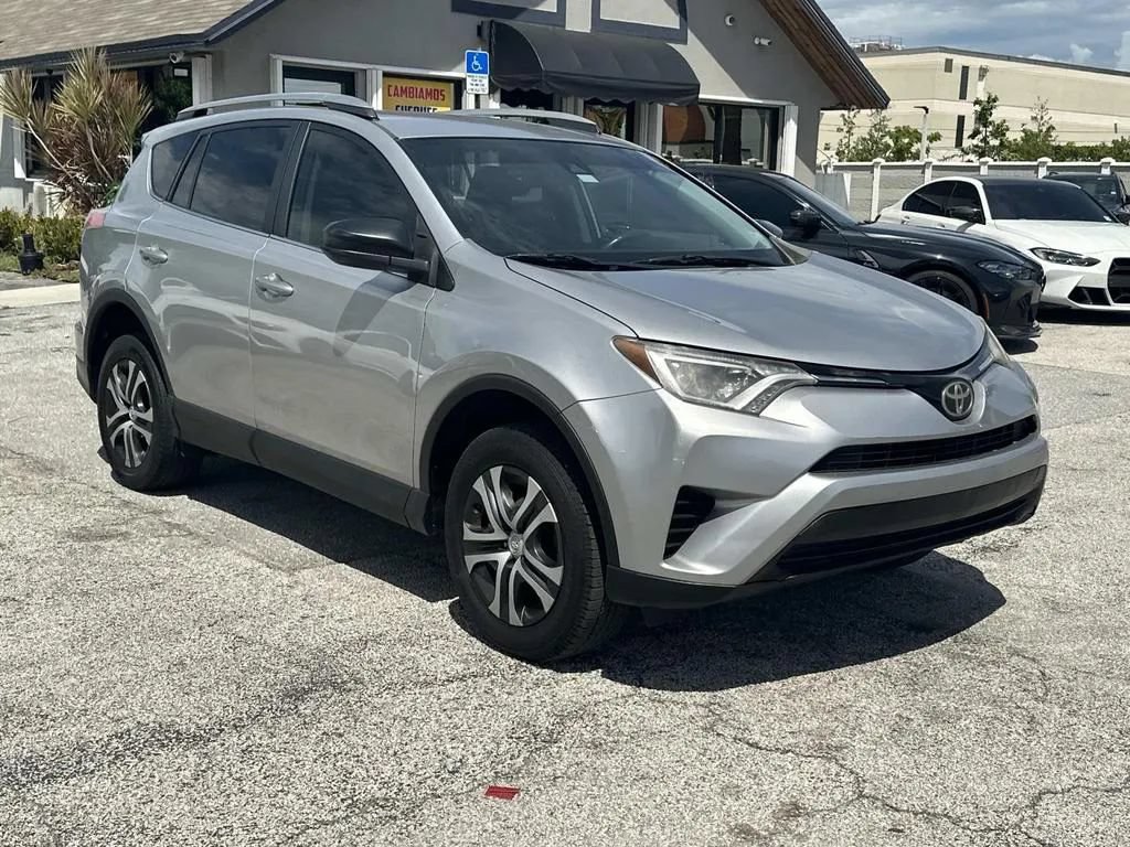 Used 2017 Toyota RAV4 LE FWD image 4