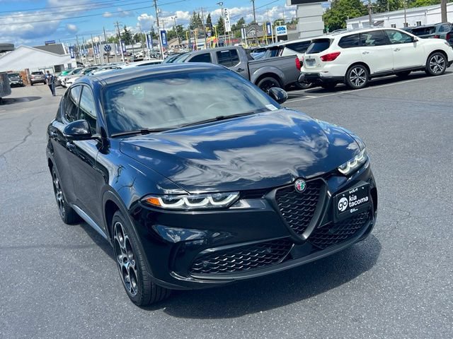 Used 2024 Alfa Romeo Tonale Veloce w/ Premium Interior Package AWD/4WD image 5