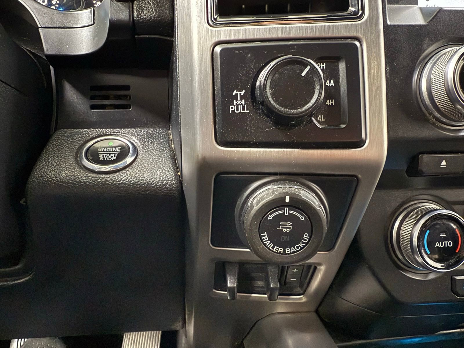 Used 2018 Ford F150 Platinum w/ Equipment Group 701A Luxury image 23