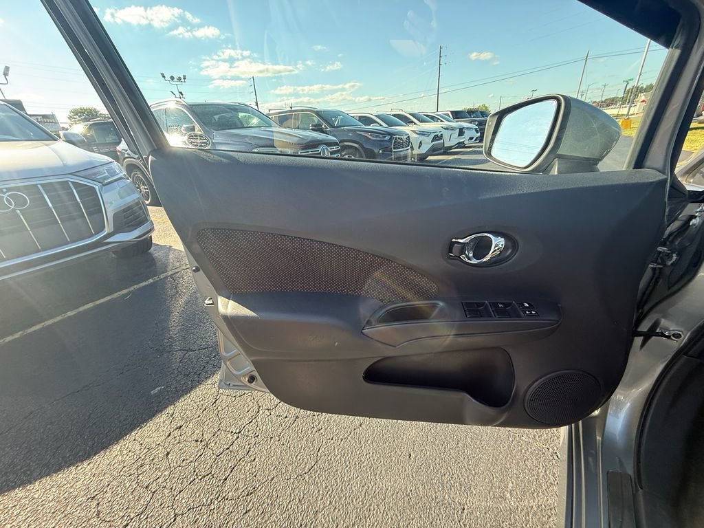 Used 2015 Nissan Versa Note SR w/ Interior Illumination Package FWD image 11