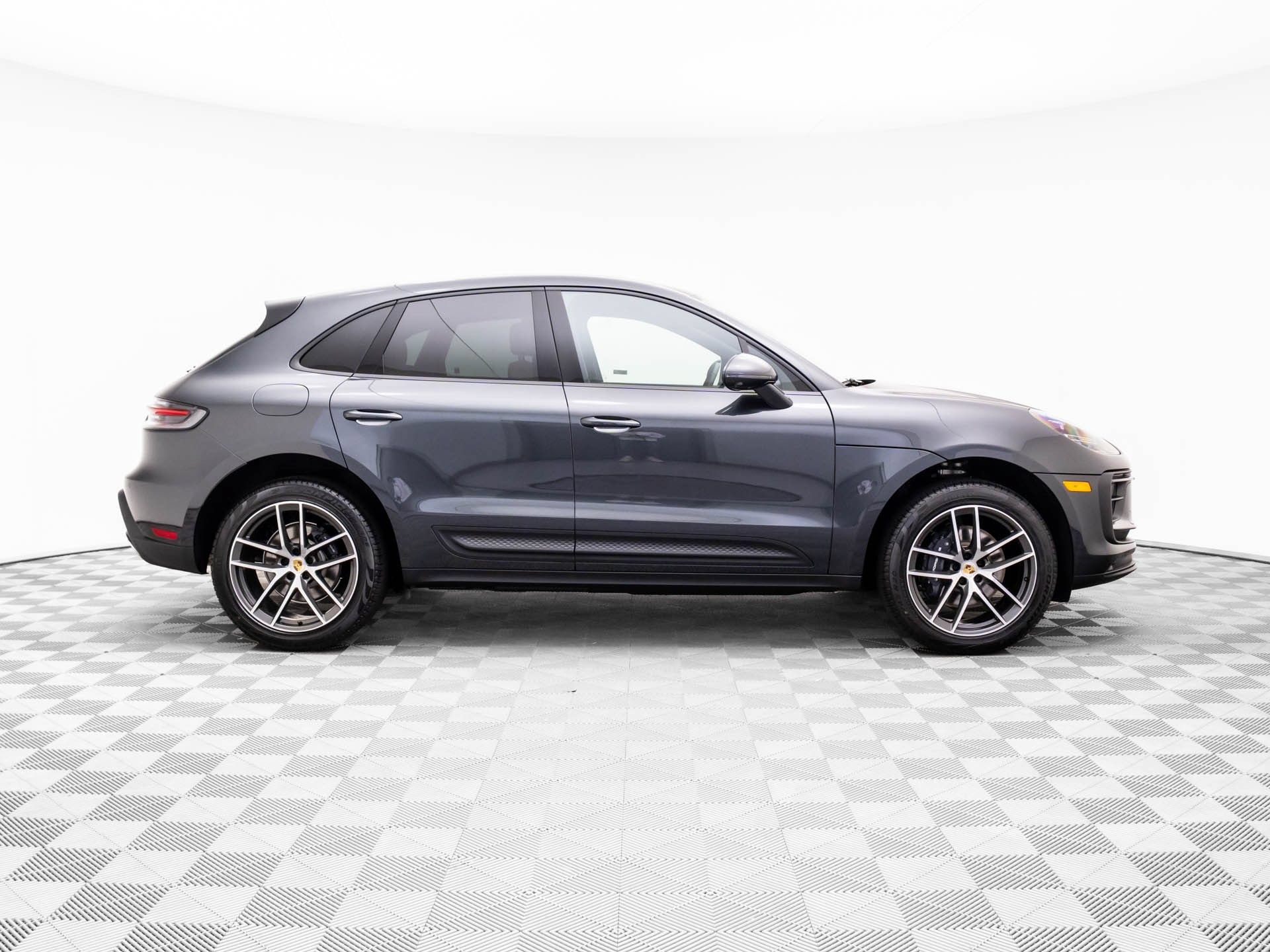 Certified 2026 Porsche Macan AWD/4WD image 7